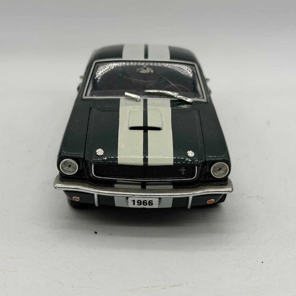 M2 Machines 1966 Shelby GT350 1:24 Scale Ivy Green w/ Stripe Diecast Metal Car